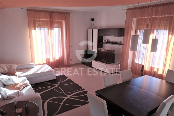 Image No.2-Appartement de 4 chambres à vendre à Ficulle