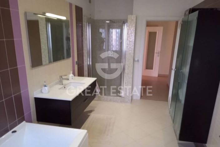 Image No.20-Appartement de 4 chambres à vendre à Ficulle