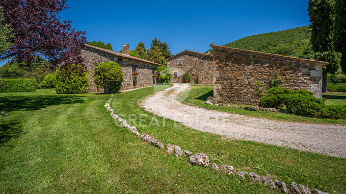 Image No.10-6 Bed Country House for sale