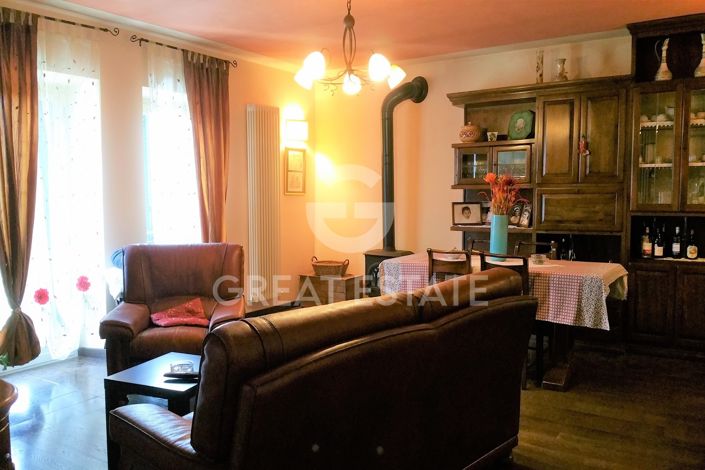 Image No.10-2 Bed Property for sale