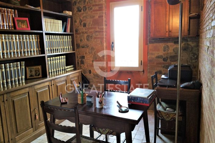 Image No.11-2 Bed Property for sale