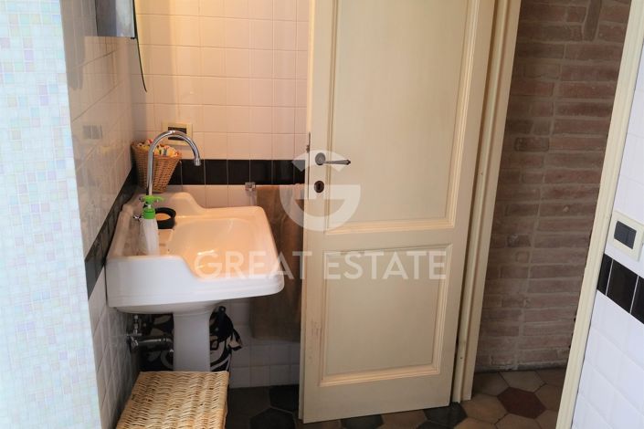 Image No.16-2 Bed Property for sale