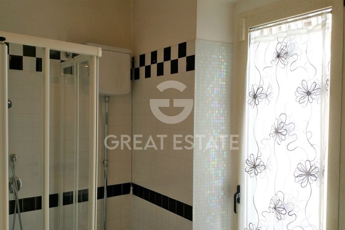 Image No.18-2 Bed Property for sale