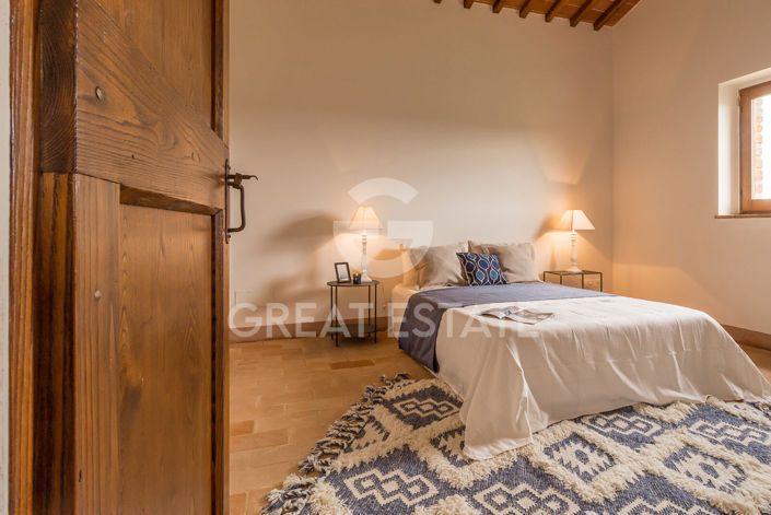 Image No.17-5 Bed Country House for sale