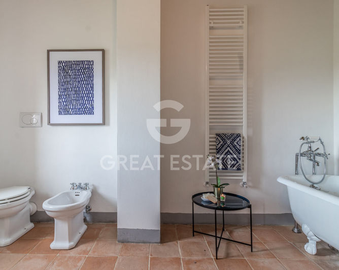 Image No.26-5 Bed Country House for sale