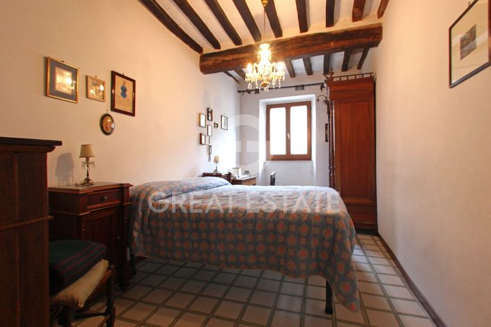 Image No.12-4 Bed Property for sale