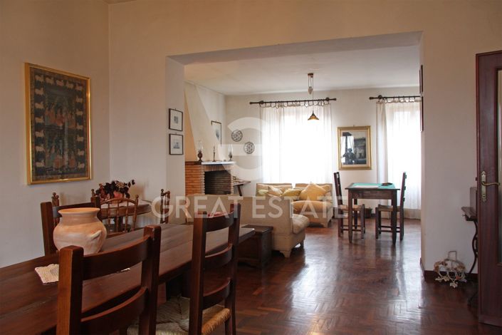 Image No.2-4 Bed Property for sale