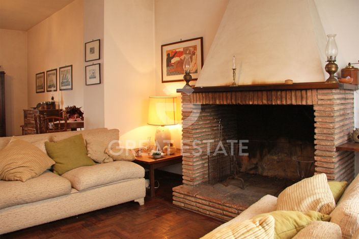 Image No.6-4 Bed Property for sale