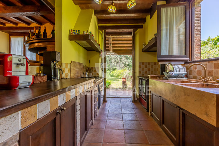 Image No.22-4 Bed Country House for sale