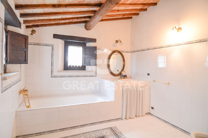 Image No.26-6 Bed Country House for sale