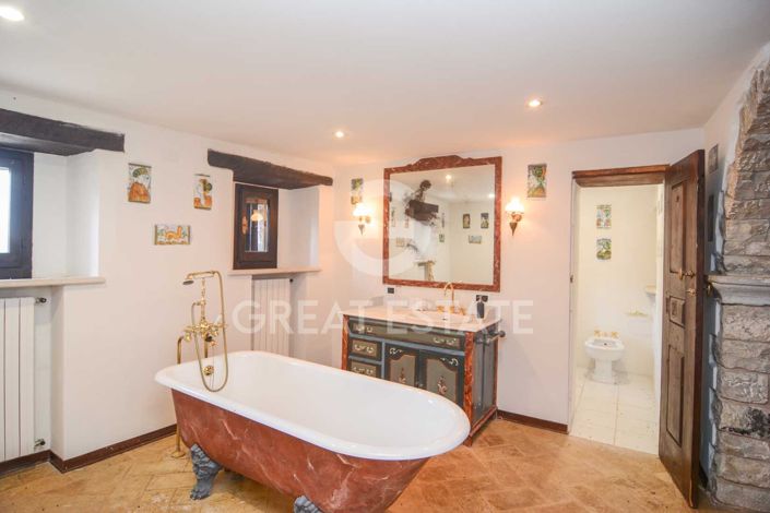 Image No.28-6 Bed Country House for sale