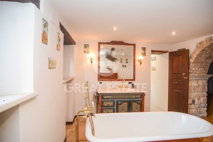 Image No.29-6 Bed Country House for sale