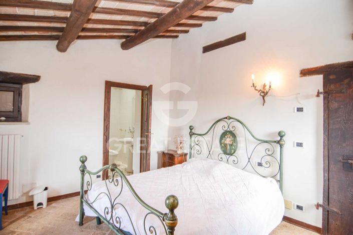 Image No.30-6 Bed Country House for sale