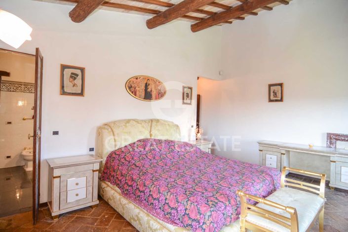 Image No.42-6 Bed Country House for sale