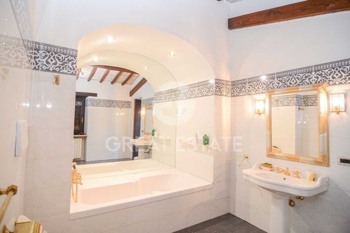 Image No.44-6 Bed Country House for sale