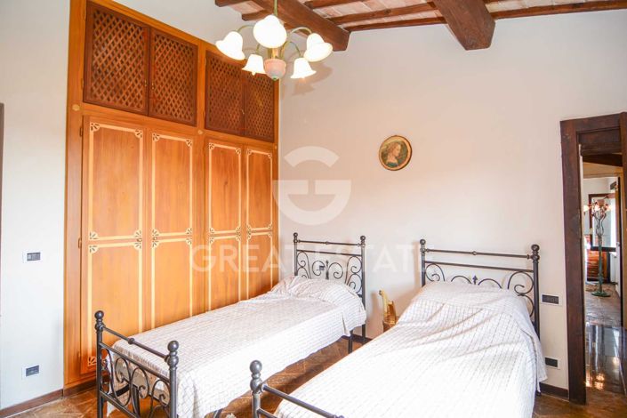 Image No.46-6 Bed Country House for sale