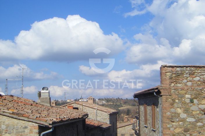 Image No.16-8 Bed Townhouse for sale