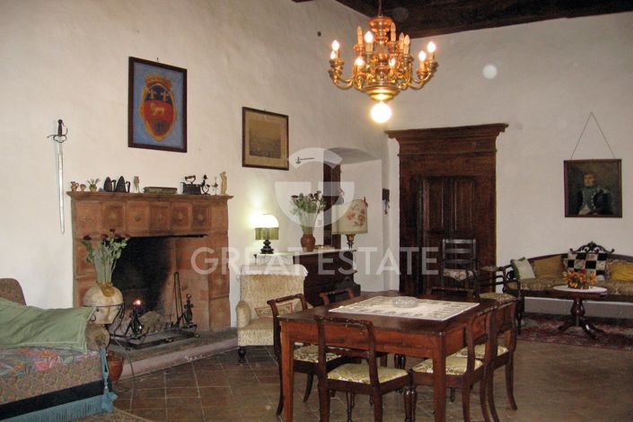 Image No.4-8 Bed Townhouse for sale