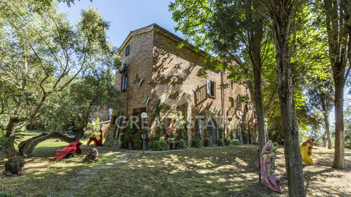 Image No.10-7 Bed Country House for sale