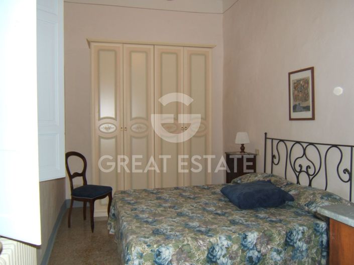 Image No.11-6 Bed Townhouse for sale