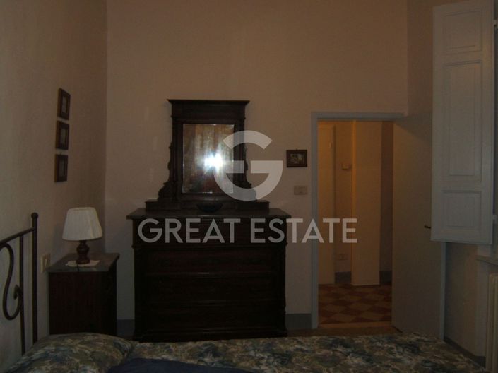 Image No.12-6 Bed Townhouse for sale