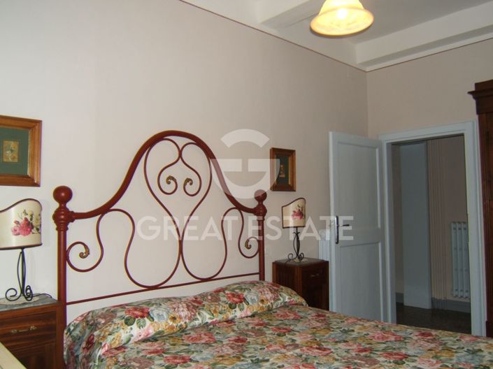 Image No.19-6 Bed Townhouse for sale