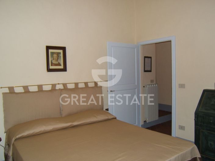 Image No.26-6 Bed Townhouse for sale