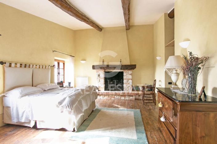 Image No.20-6 Bed Country House for sale