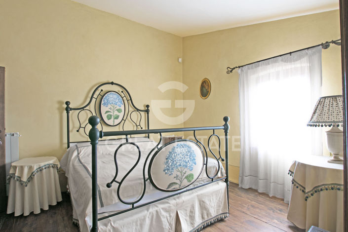 Image No.21-6 Bed Country House for sale