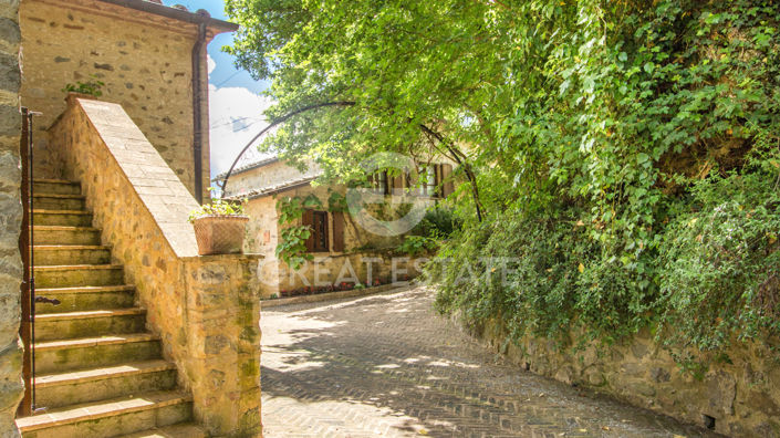 Image No.16-15 Bed Country House for sale