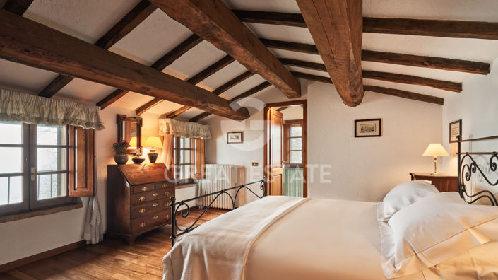 Image No.26-15 Bed Country House for sale