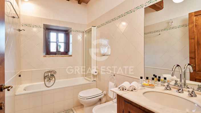 Image No.30-15 Bed Country House for sale