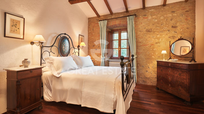 Image No.34-15 Bed Country House for sale