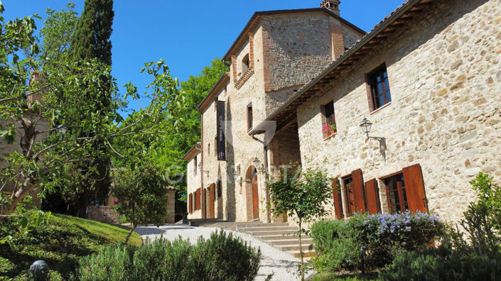 Image No.8-15 Bed Country House for sale