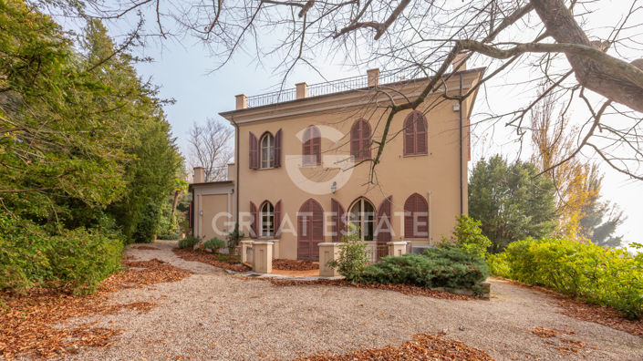 Image No.16-5 Bed Country House for sale