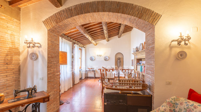 Image No.37-5 Bed Country House for sale