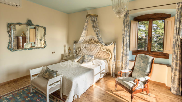 Image No.36-5 Bed Country House for sale