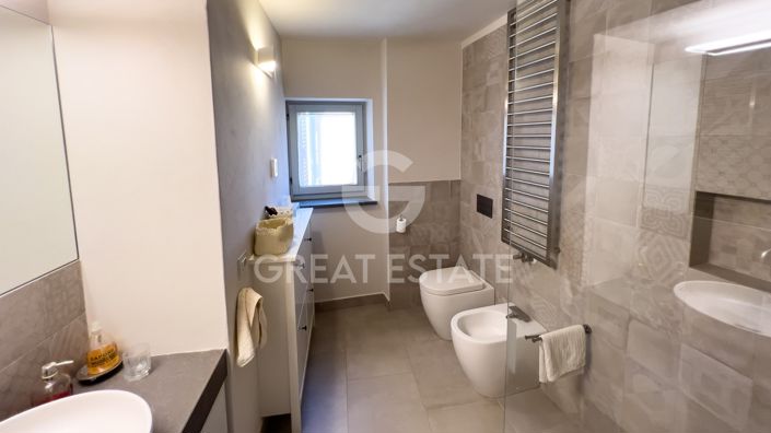 Image No.10-4 Bed Property for sale