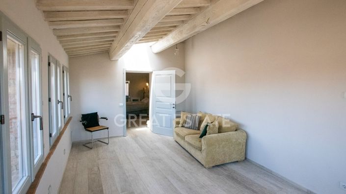 Image No.12-4 Bed Property for sale