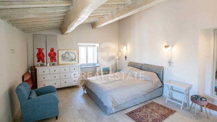 Image No.17-4 Bed Property for sale