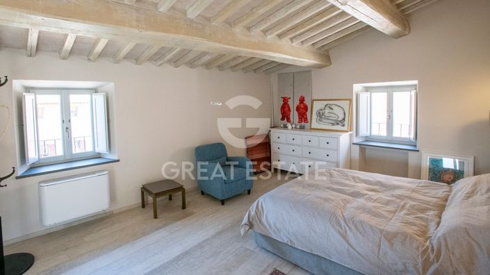 Image No.18-4 Bed Property for sale