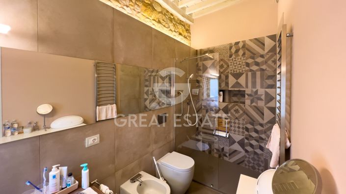 Image No.22-4 Bed Property for sale