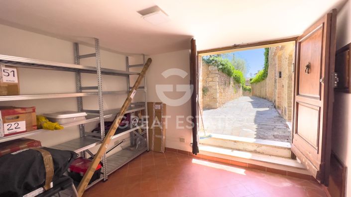 Image No.23-4 Bed Property for sale