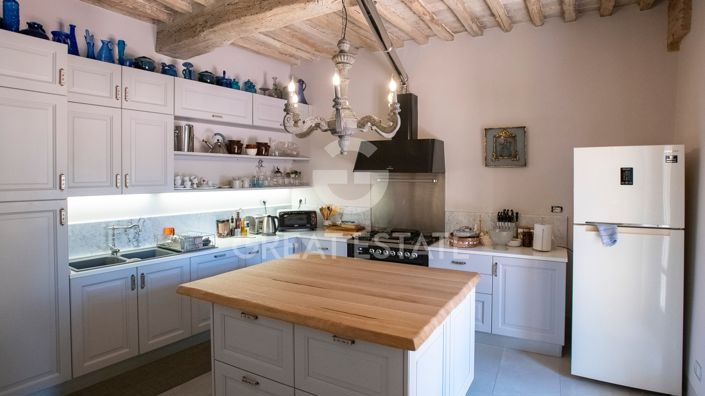 Image No.6-4 Bed Property for sale