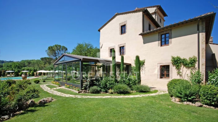 Image No.11-18 Bed Country House for sale