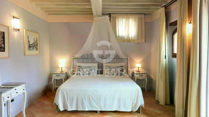 Image No.21-18 Bed Country House for sale