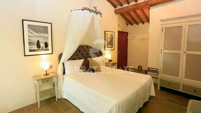 Image No.22-18 Bed Country House for sale