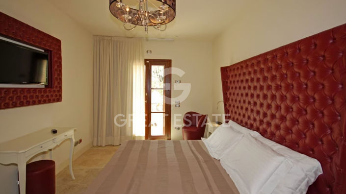 Image No.31-18 Bed Country House for sale