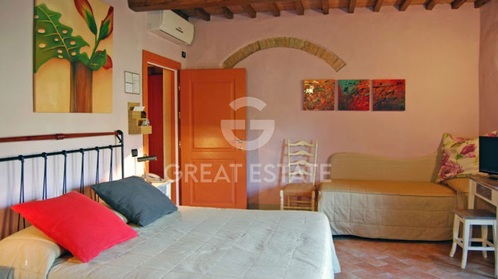 Image No.32-18 Bed Country House for sale