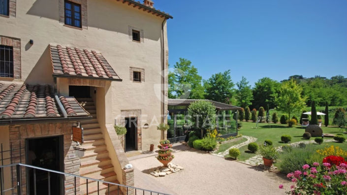 Image No.9-18 Bed Country House for sale